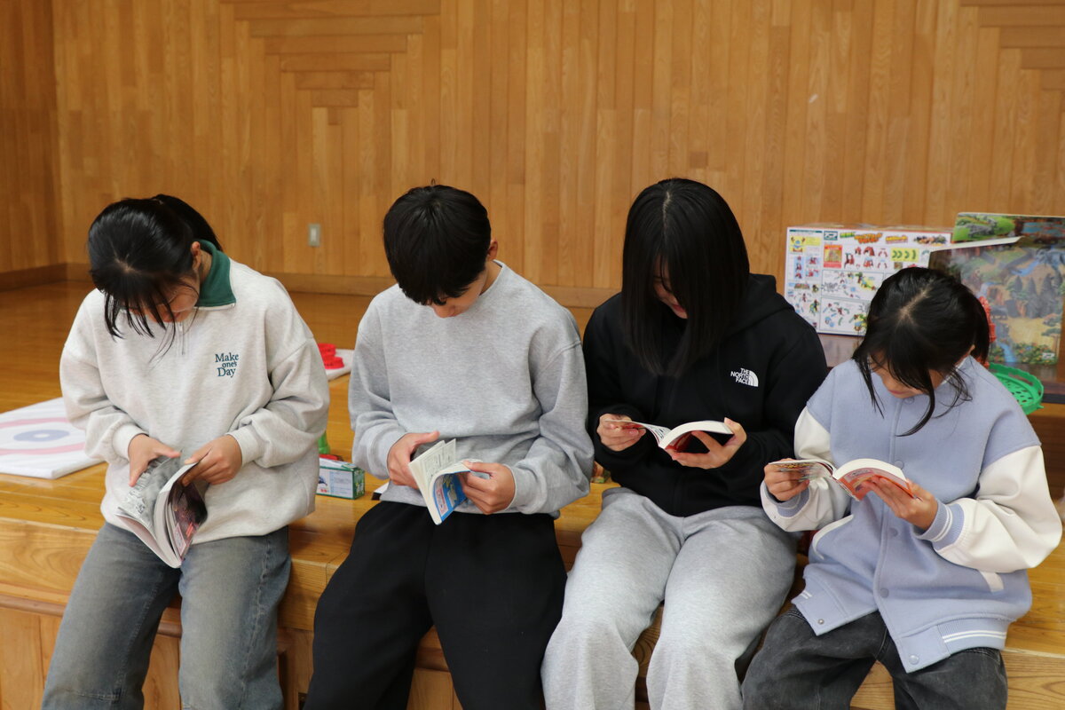 はたちの20冊・本だなプロジェクト・動画で学ぶはじめての読みきかせ
